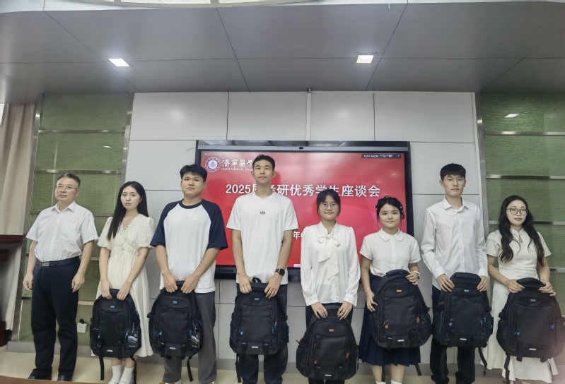 学校举办2025届考研优秀学生座谈会